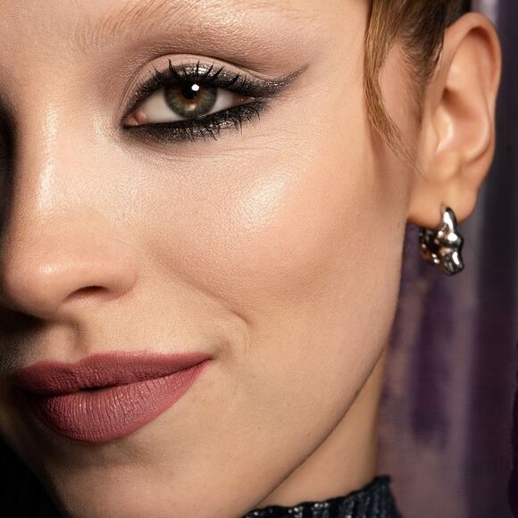 Lottie London Jesters Jewel Highlighter - Picture 2 of 6